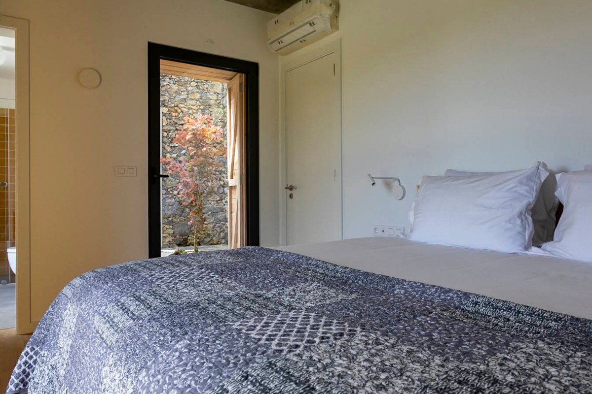 A single en-suite room opening onto a stone courtyard