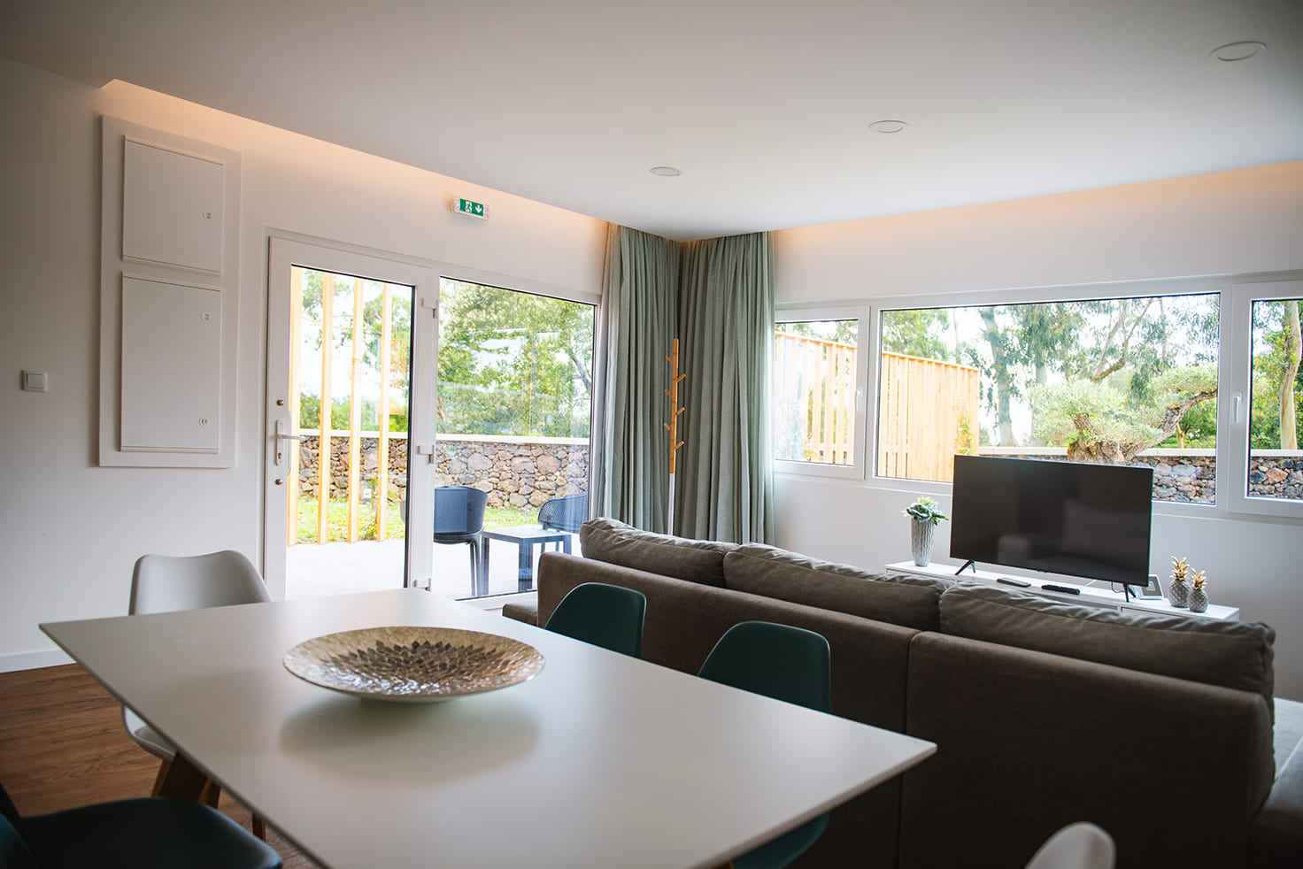 An open living and dining space in a Vilas do Olival villa