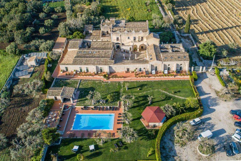 Torre Don Virgilio, the courtyard and olive groves